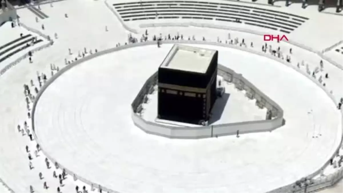 Kabe\'de tavaf devam ediyor