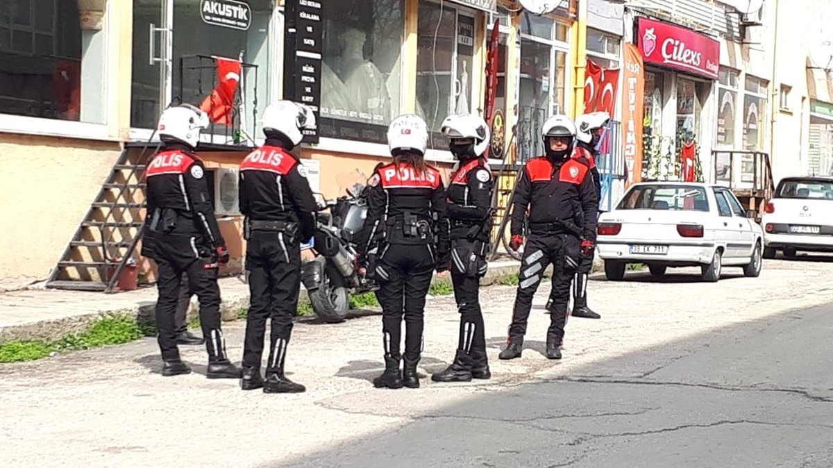 Karantina ihlali yapan şahıs polis eşliğinde hastaneye götürüldü