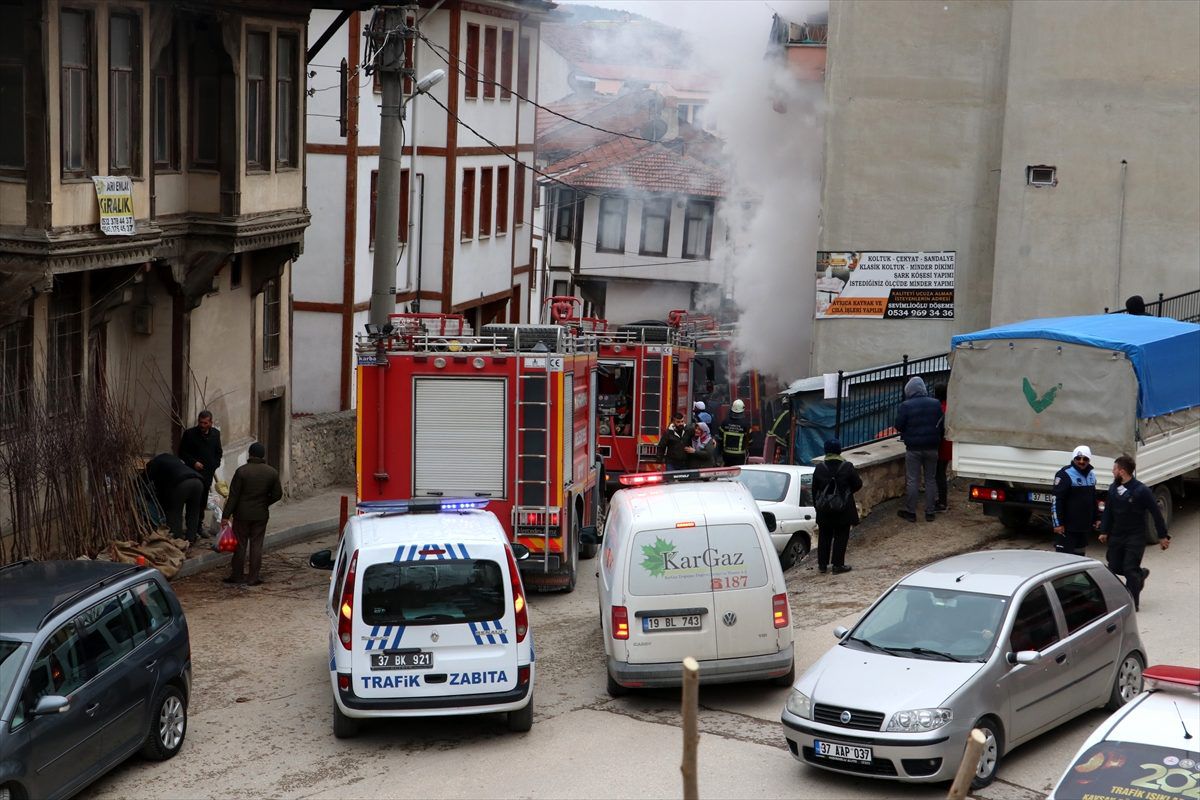 Kastamonu\'da mobilya tamiri yapan iş yerinde yangın çıktı