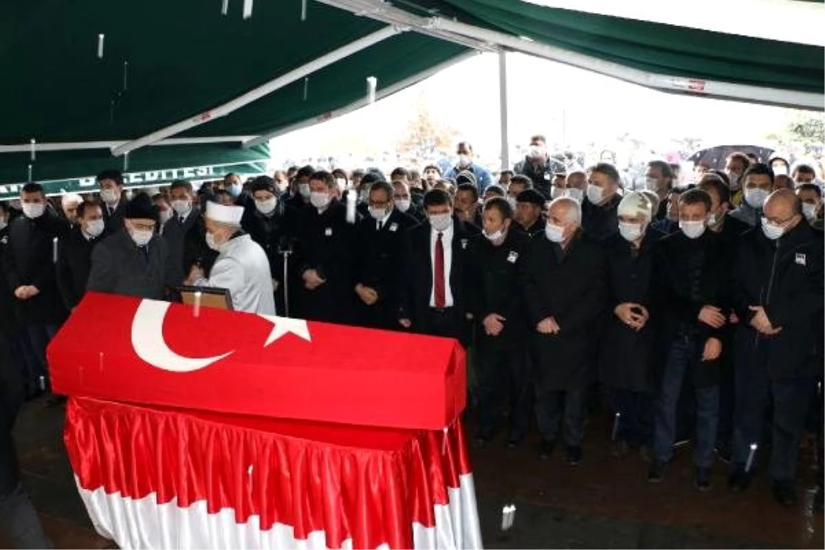 Kaymakam Baştürk\'ün cenazesinde maskeli tedbir