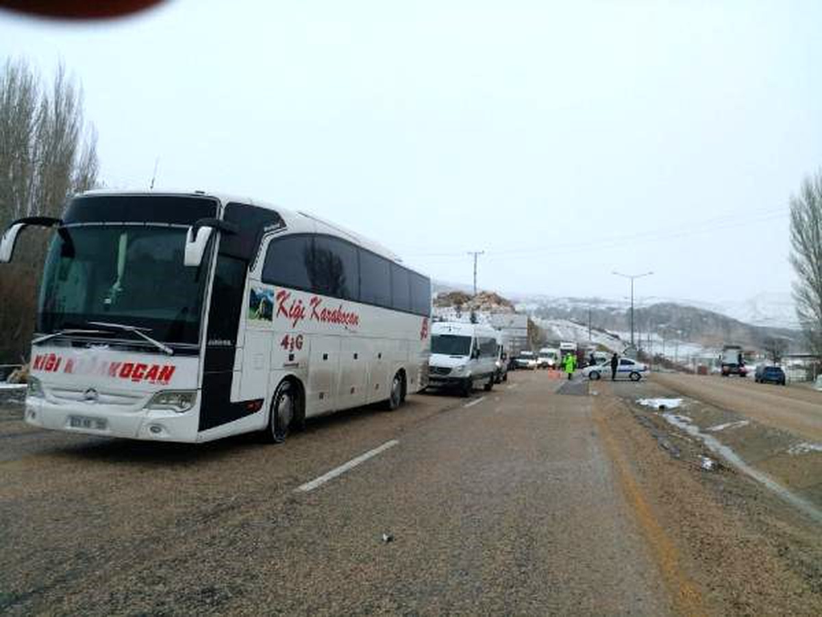 Kayseri yolu kardan dolayı trafiğe kapatıldı