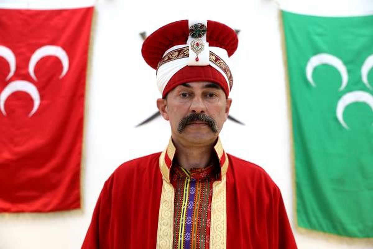 Köprüden atlayan genci yakalayan mehter başı: İnsanlık görevimi yaptım