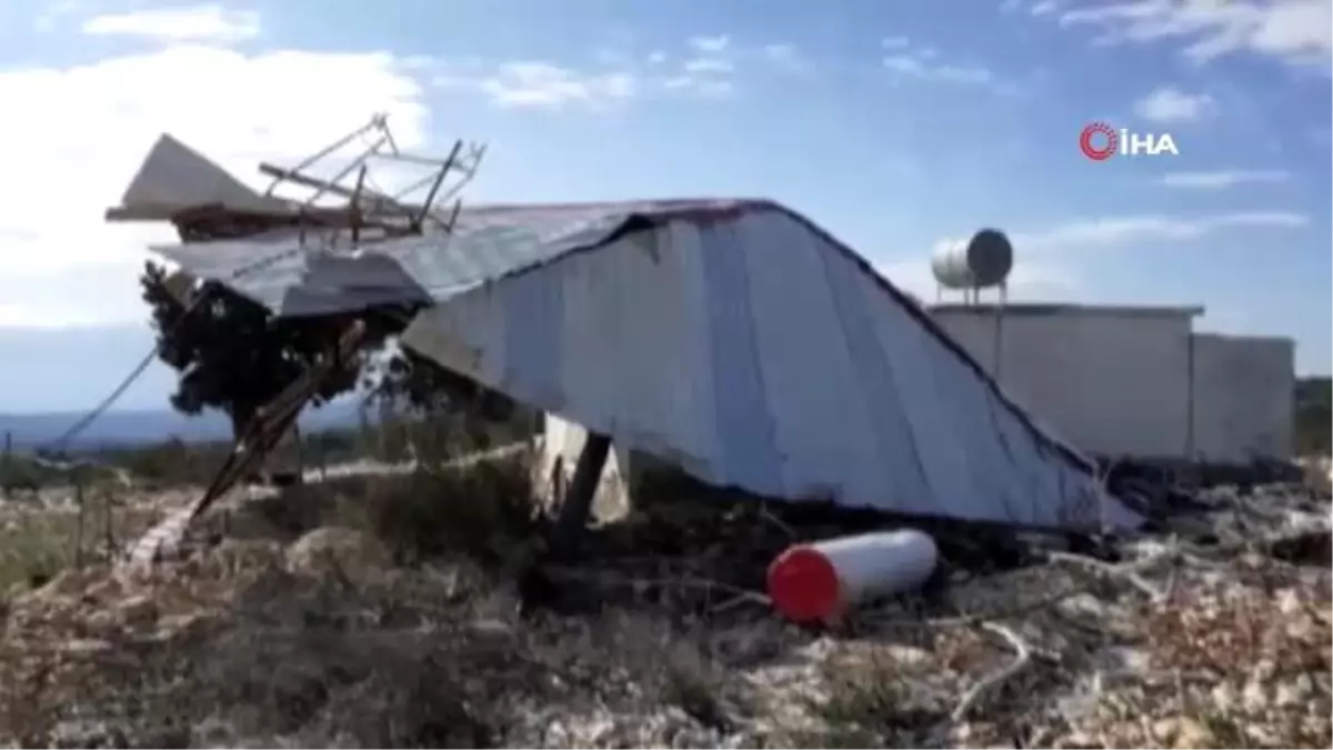 Mersin şiddetli fırtına caminin çatısını uçurdu