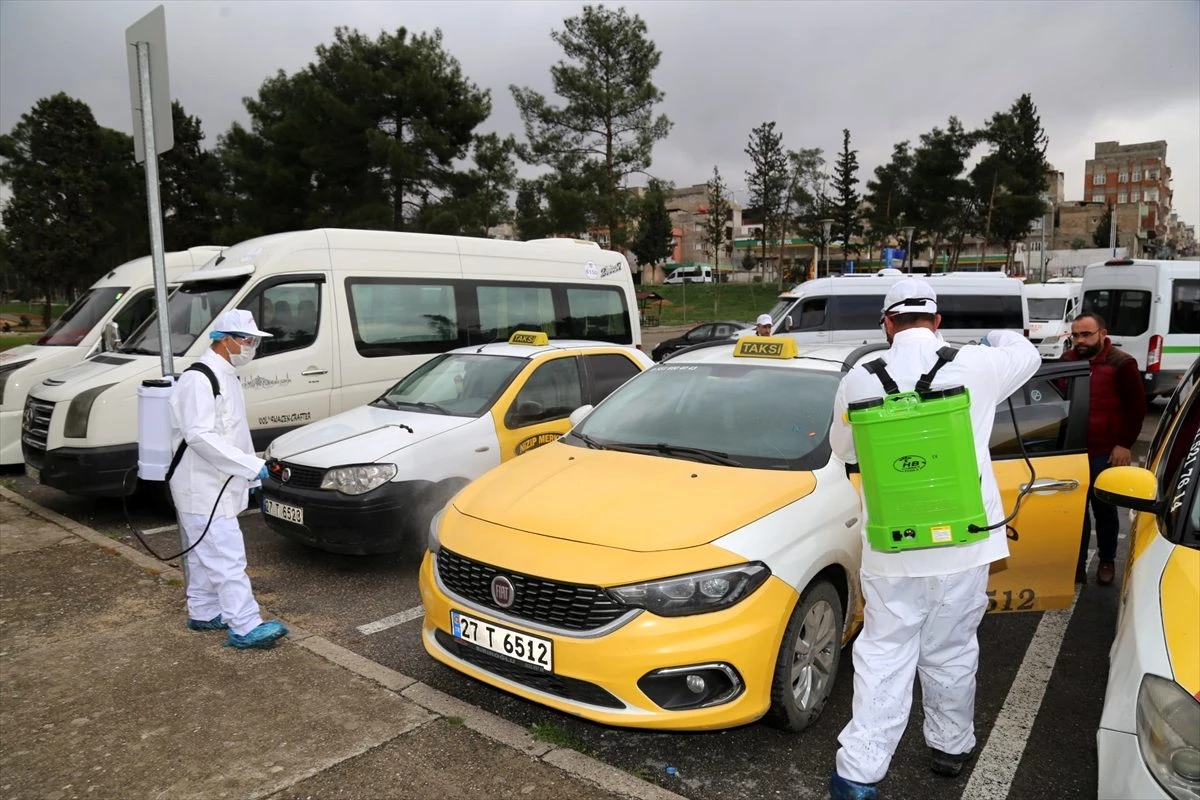 Nizip\'te toplu taşıma araçları ve iş yerleri dezenfekte ediliyor