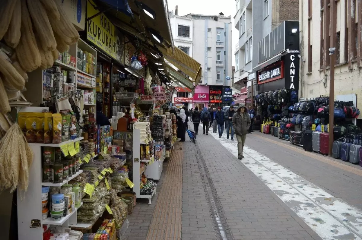 Öğrenci kenti Eskişehir\'de okulların tatili esnafı endişelendiriyor