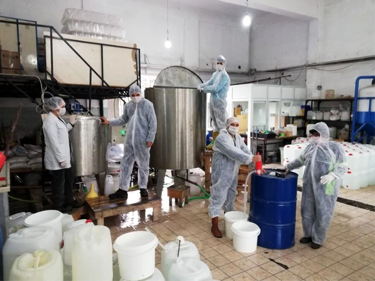 Payas Mesleki ve Teknik Anadolu Lisesi günde 10 ton dezenfektan üretiyor