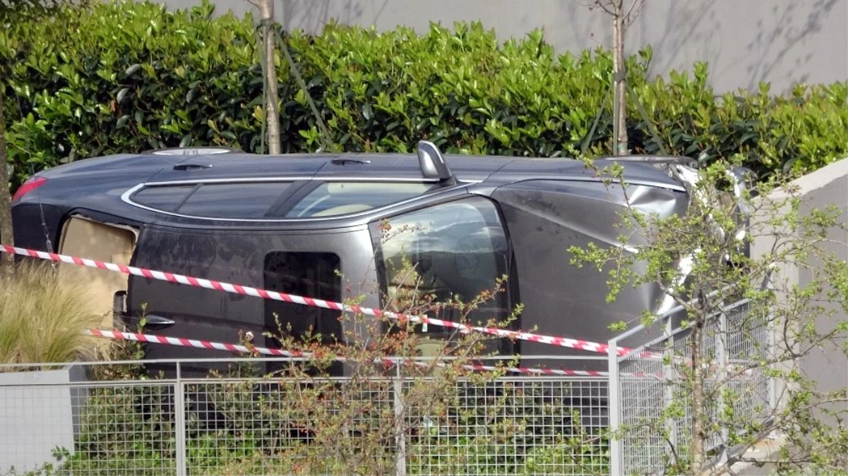 Sarıyer\'de lüks otomobil 15 metreden uçtu: 2 yaralı