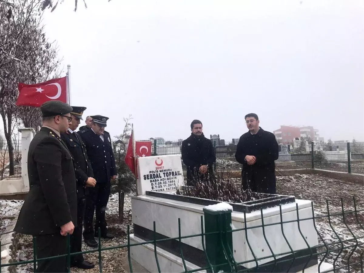 Şehit mezarları ziyaret edildi