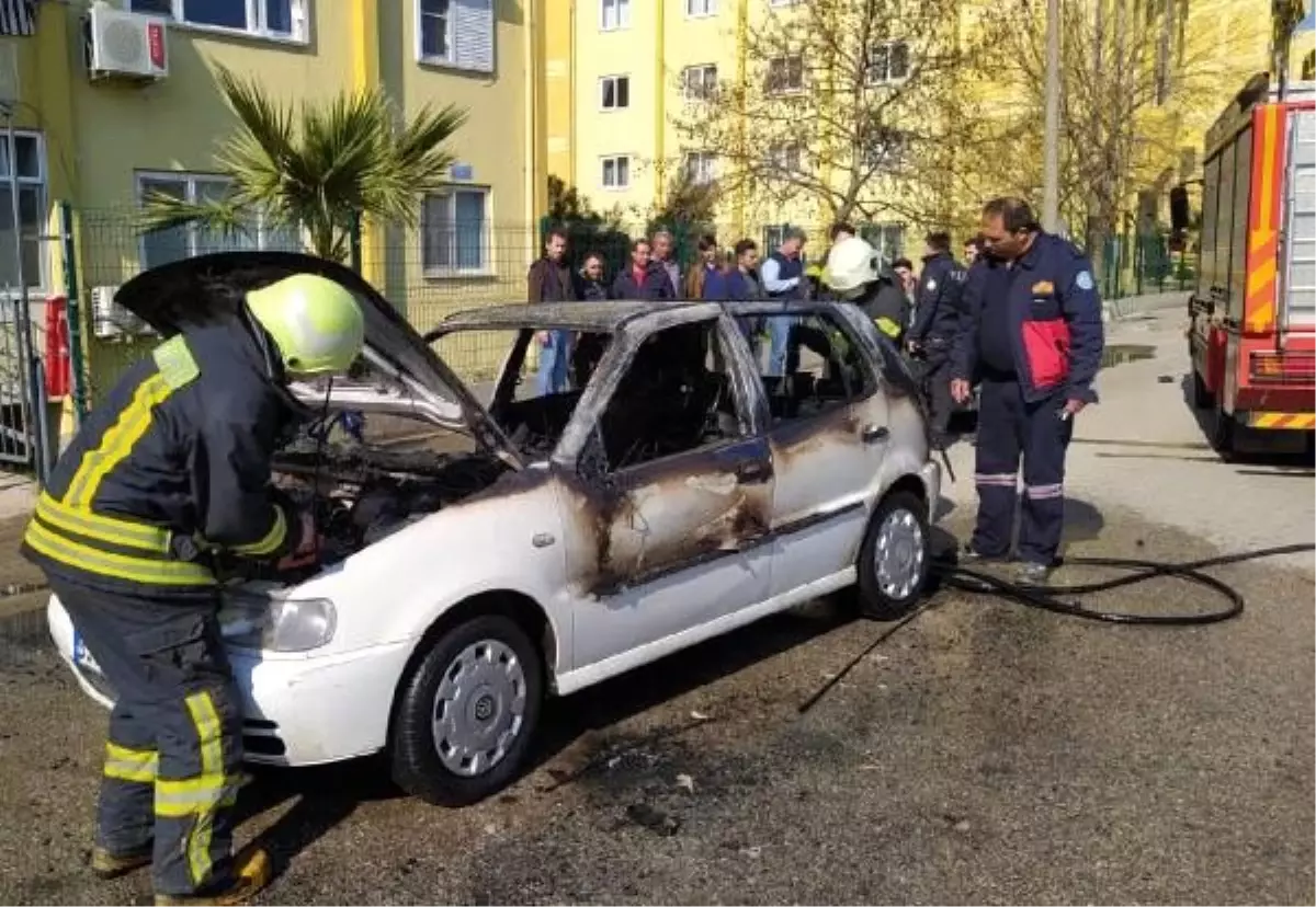 Seyir halindeki otomobilde çıkan yangın korkuttu