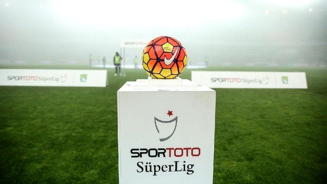 Süper Lig ve TFF 1. Lig'de maçların devam etmesine, futbolcular tepki gösterdi, System.String[]