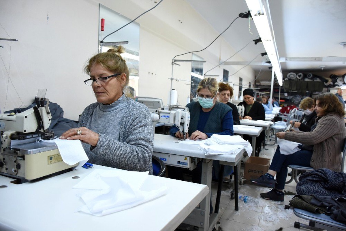 Tarsus Belediyesi maske üretimi için harekete geçti