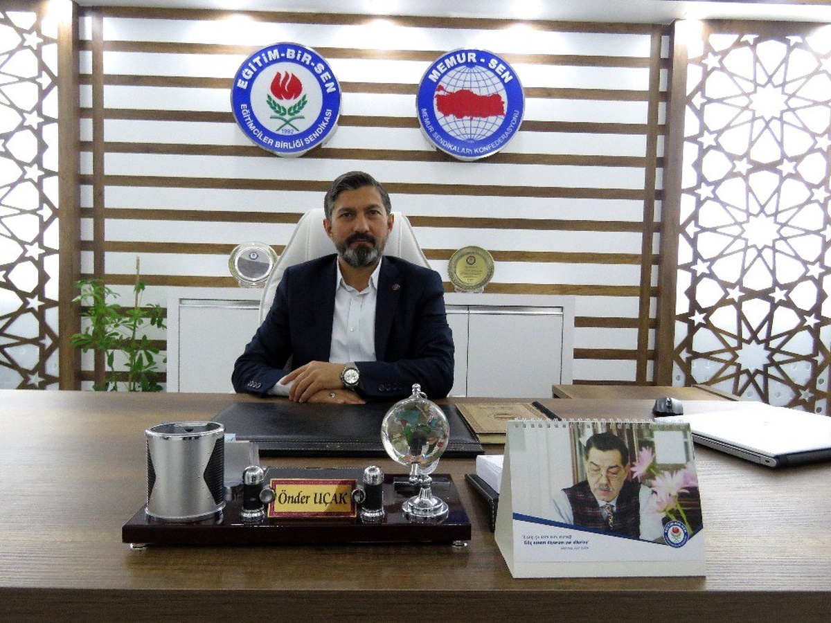 Uçak\'tan Çanakkale Zaferi\'nin 105\'inci yılı mesajı