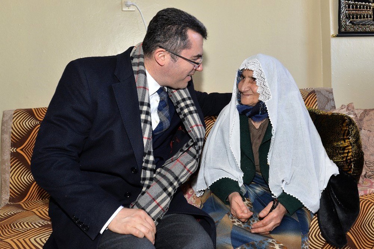Vali Memiş: "Yaşlılara gösterilen önem, o toplumun uygarlık göstergesi olarak değerlendirilmektedir"