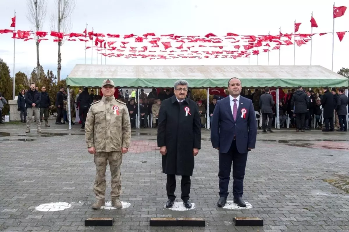 Van\'da 18 Mart Şehitleri Anma Günü ve Çanakkale Deniz Zaferi\'nin 105. yılı