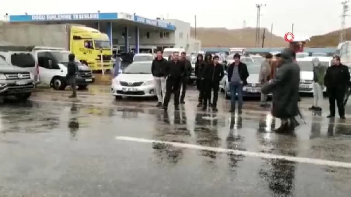 Van-Hakkari kara yolu kar ve tipiden dolayı kapatıldı