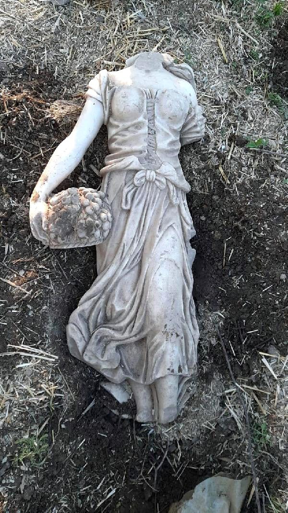 140 santimlik kadın haykeli ile yakalandı