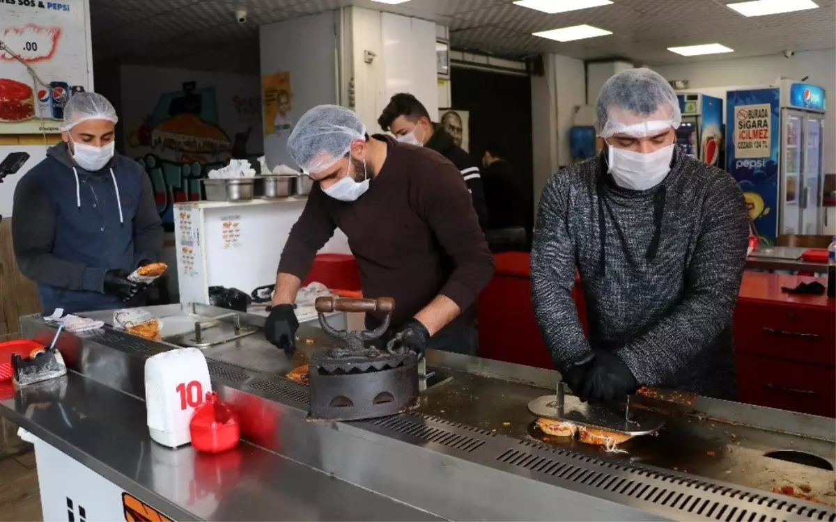 Adanalı esnaf maske, eldiven ve boneyle çalışıyor