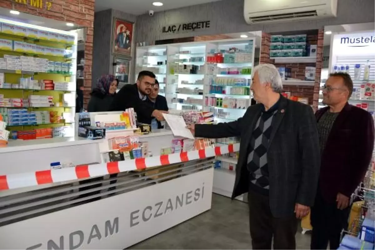 Antalya\'da, eczanede şeritli koronavirüs önlemi