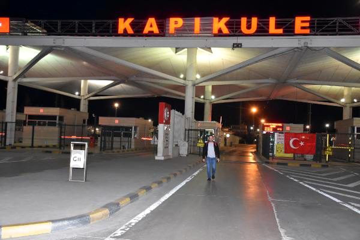Avrupa\'ya açılan sınır kapılarında giriş ve çıkışlar durduruldu (2)