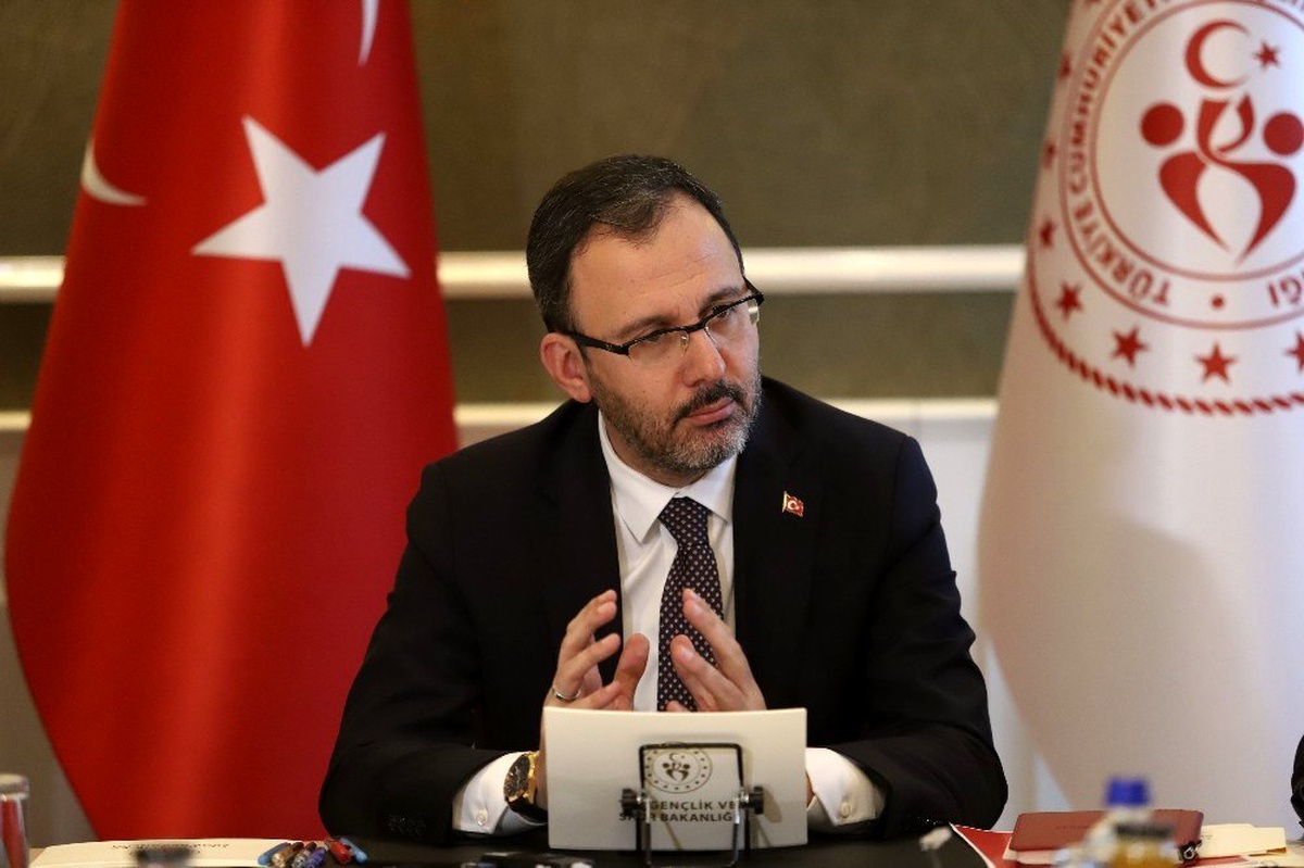 Bakan Kasapoğlu: "Liglerin ertelenmesine birlikte karar verdik"