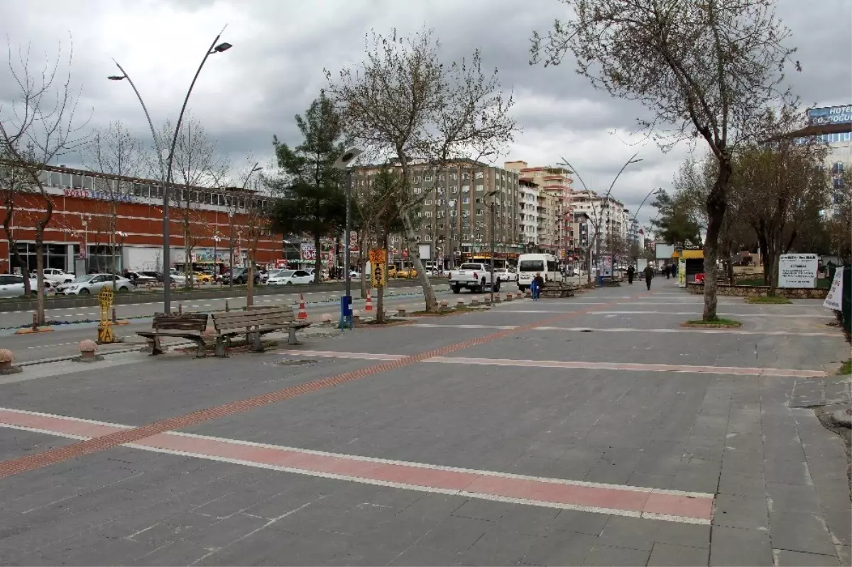 Batman\'ın en işlek caddesi sessizliğe büründü