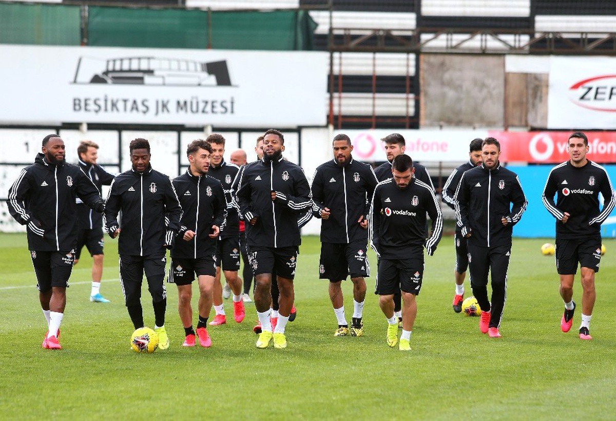Beşiktaş\'ta futbolculara mesaj gitti: "Evden çıkmayın"