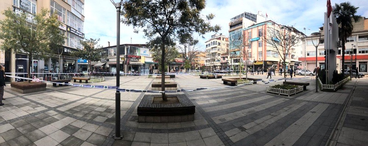 Bulancak Belediyesi uyarıları dinlemeyen vatandaşlara meydanı kapattı