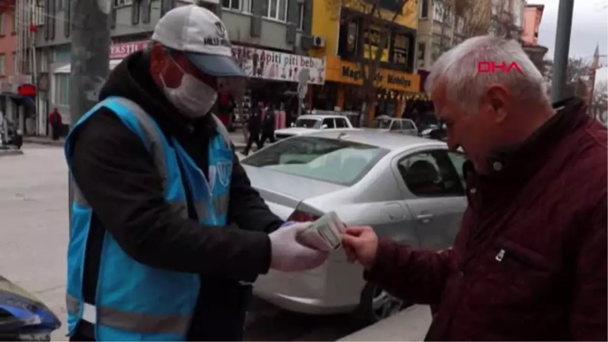 BURDUR Maske ve eldivenle şans dağıtıyor