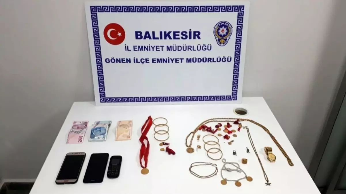 Çalınan altınları teslim edilen kadın polise dualar etti