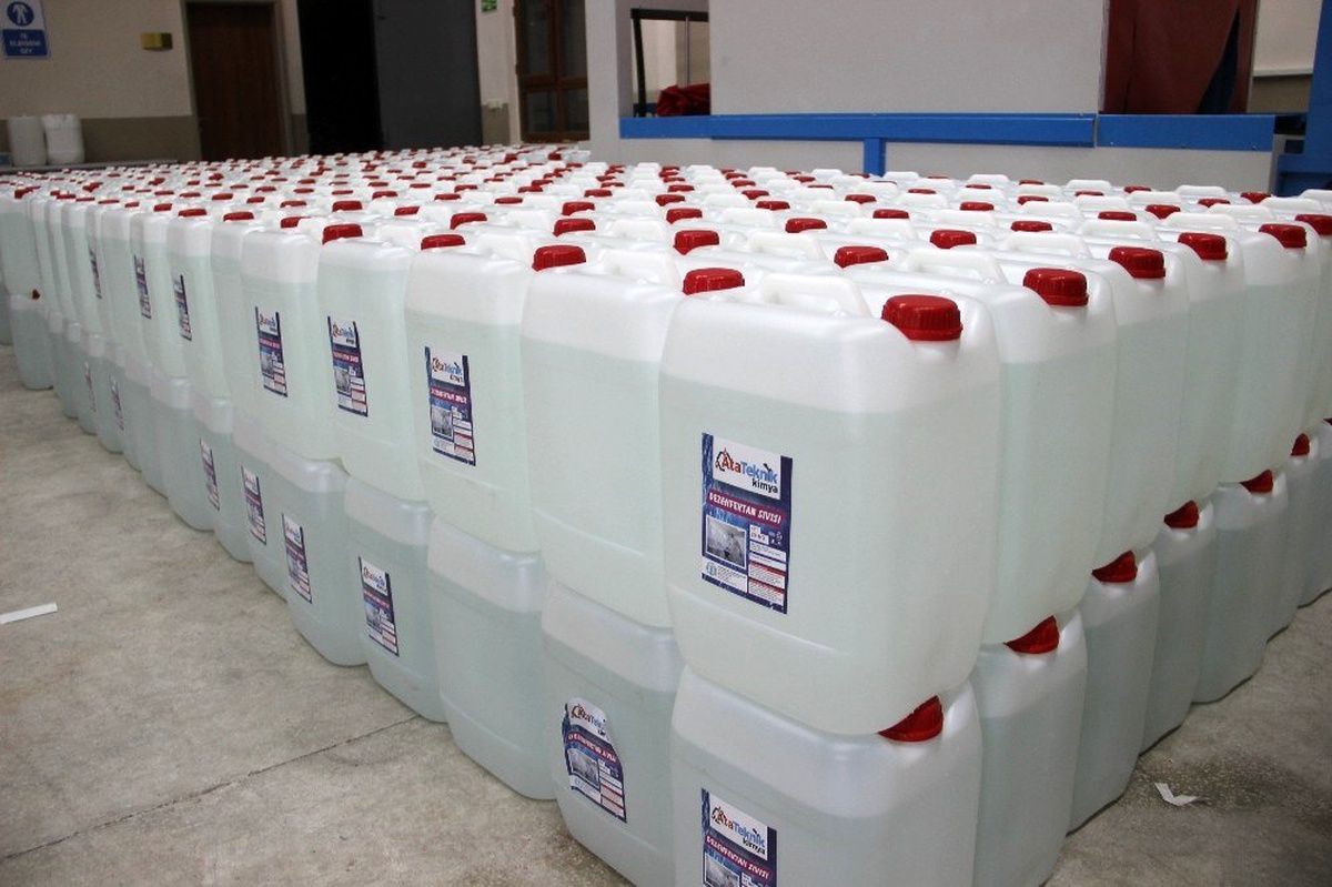 Her gün 20 ton dezenfekten sıvısı üretiyorlar, yine de taleplere yetişemiyorlar