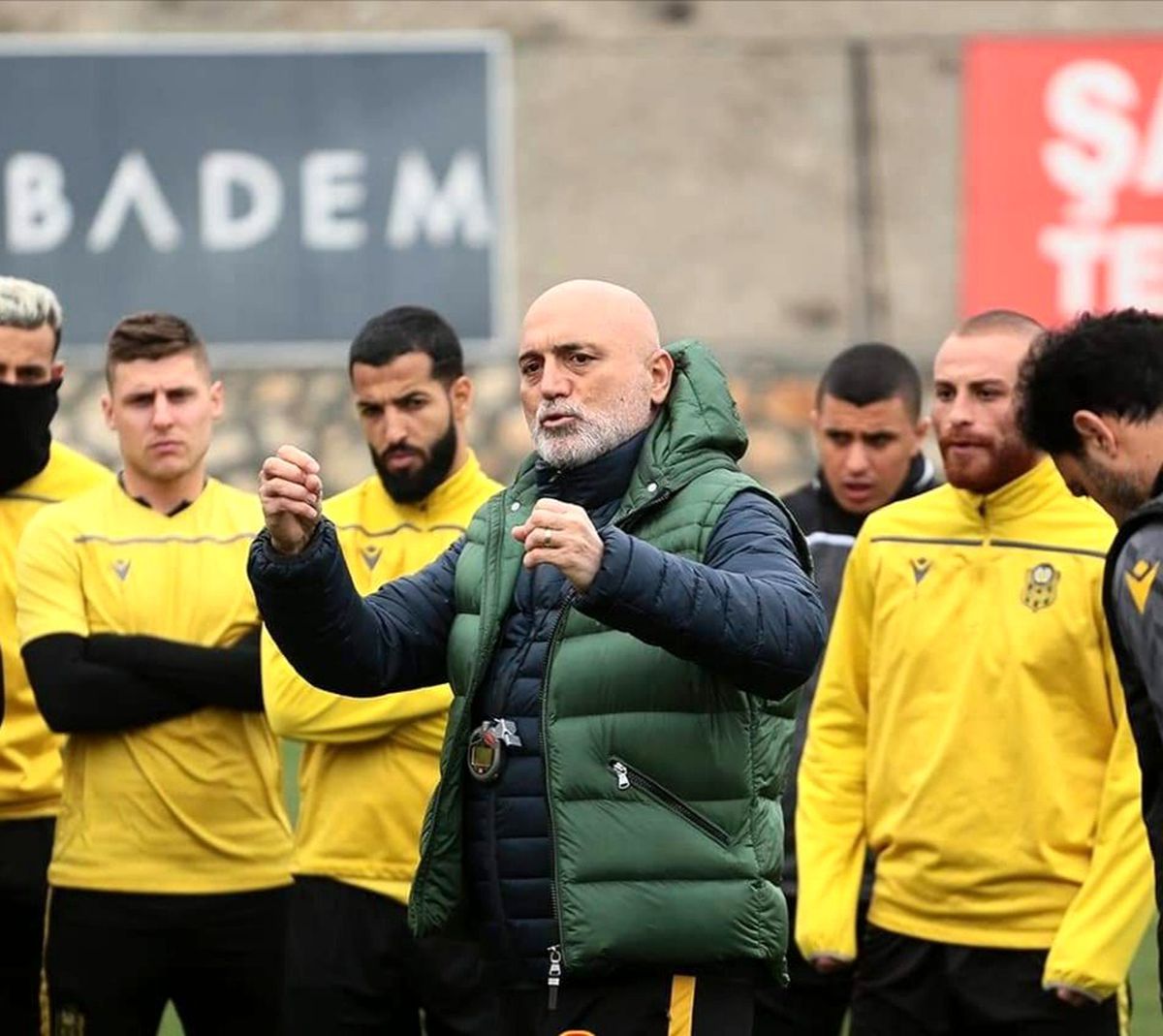 Hikmet Karaman\'dan futbolculara ültimatom