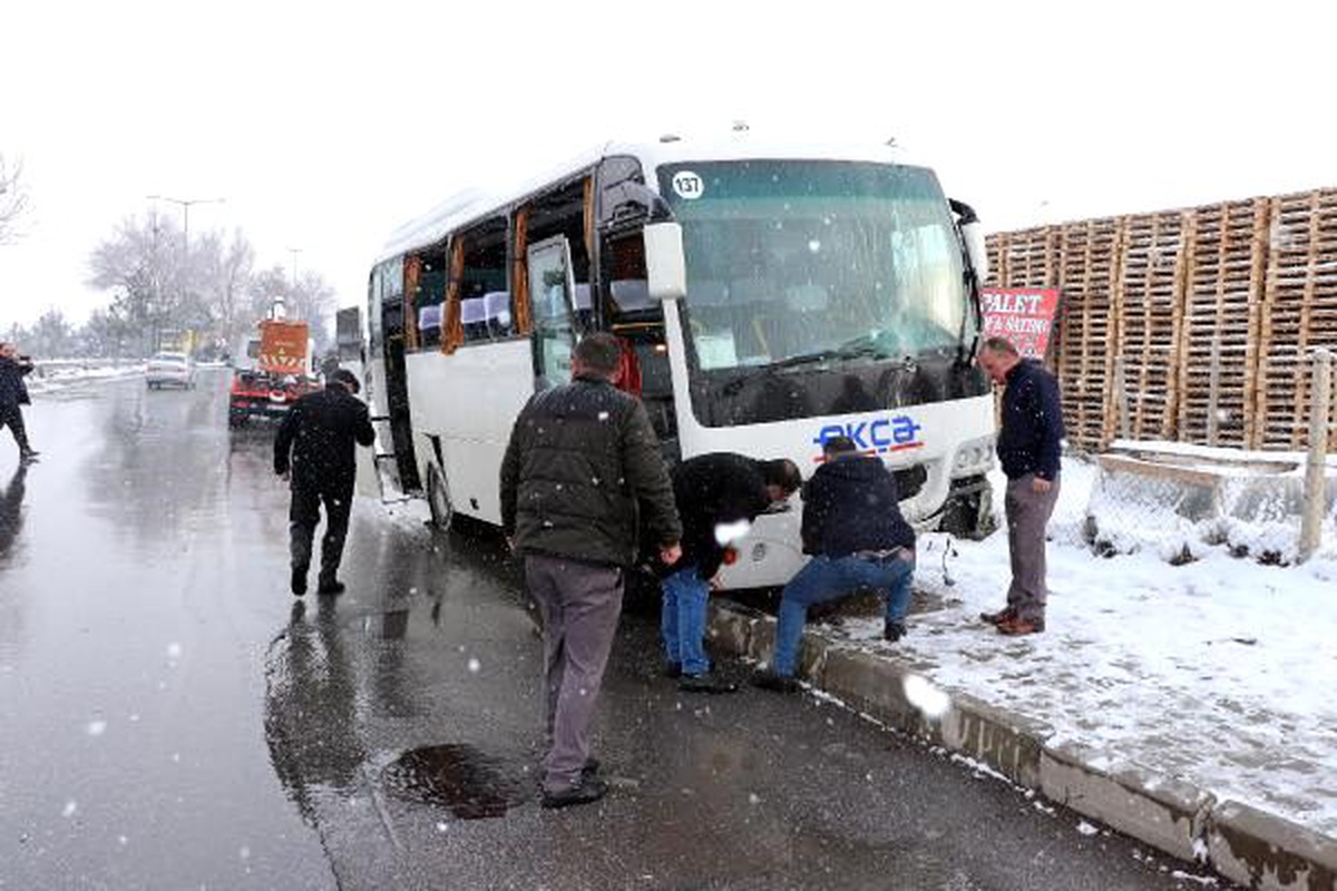 Kayseri\'de, 6 aracın karıştığı zincirleme kaza: 18 yaralı
