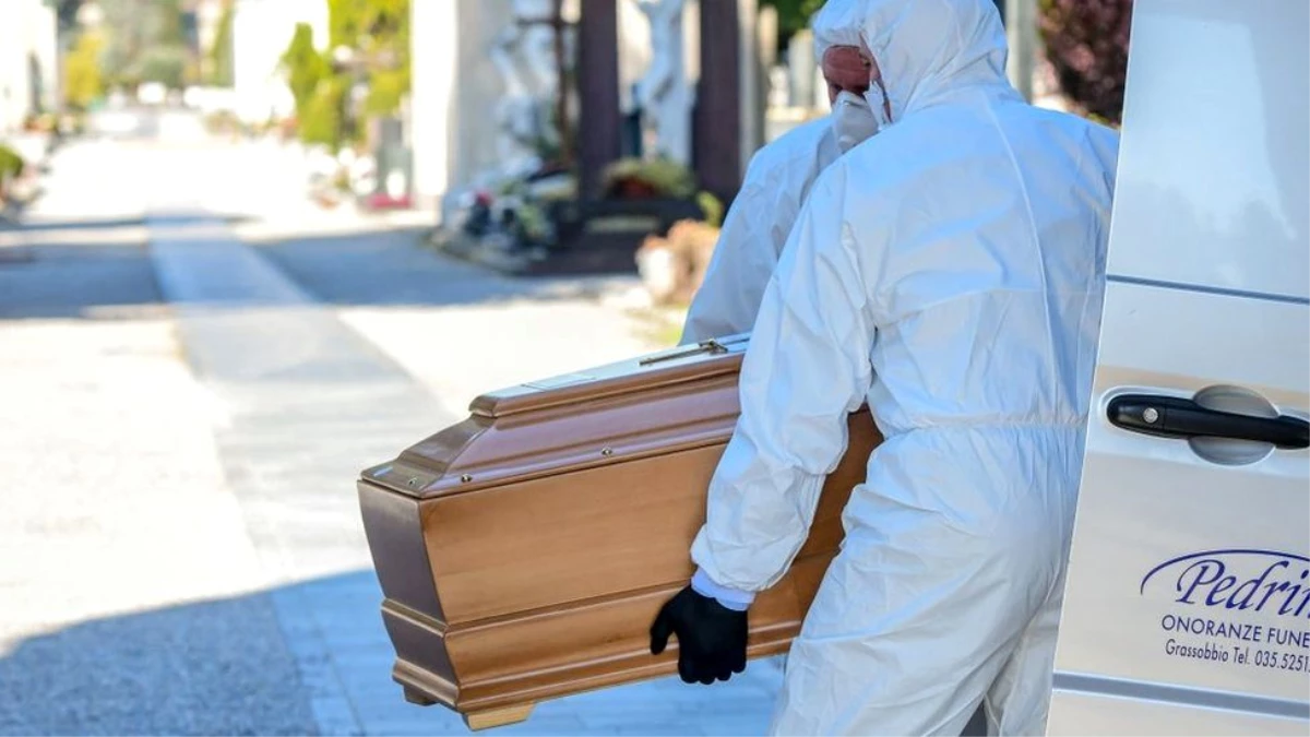 Koronavirüs: İtalya\'nın Bergamo kentinde morglarda yer kalmadı, cenazeler askeri araçlarla taşınıyor