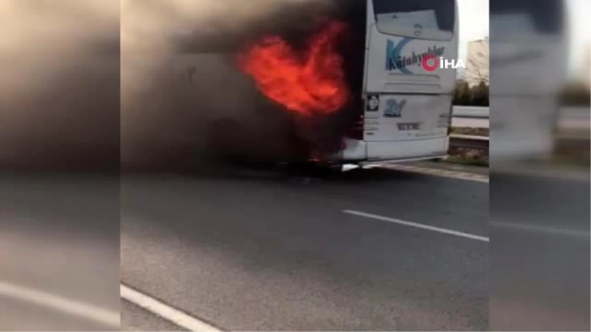 Manisa\'da seyir halindeki otobüs alev alev böyle yandı