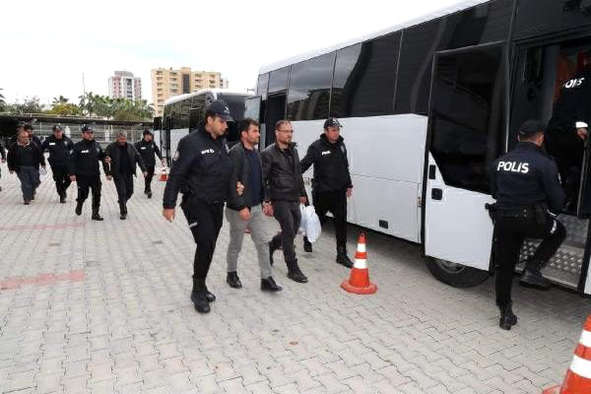 Mersin\'de otomatik yakıt sitemine sızan çeteden 245 bin TL\'lik vurgun