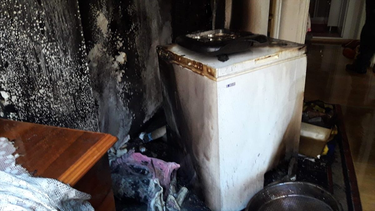 Mersin\'de yangında dumandan etkilenen kişi tedavi altına alındı