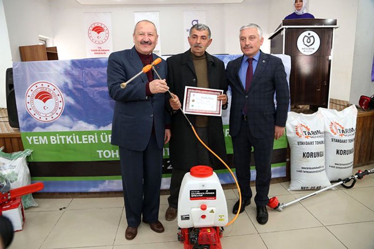 Ordu\'da çiftçilere korunga ve yonca tohumu dağıtıldı