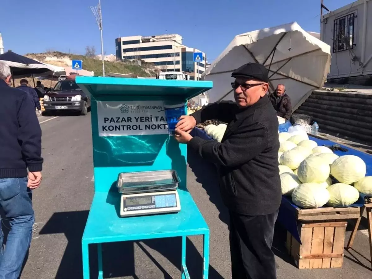 Pazar yerine dezenfektanlar yerleştirildi