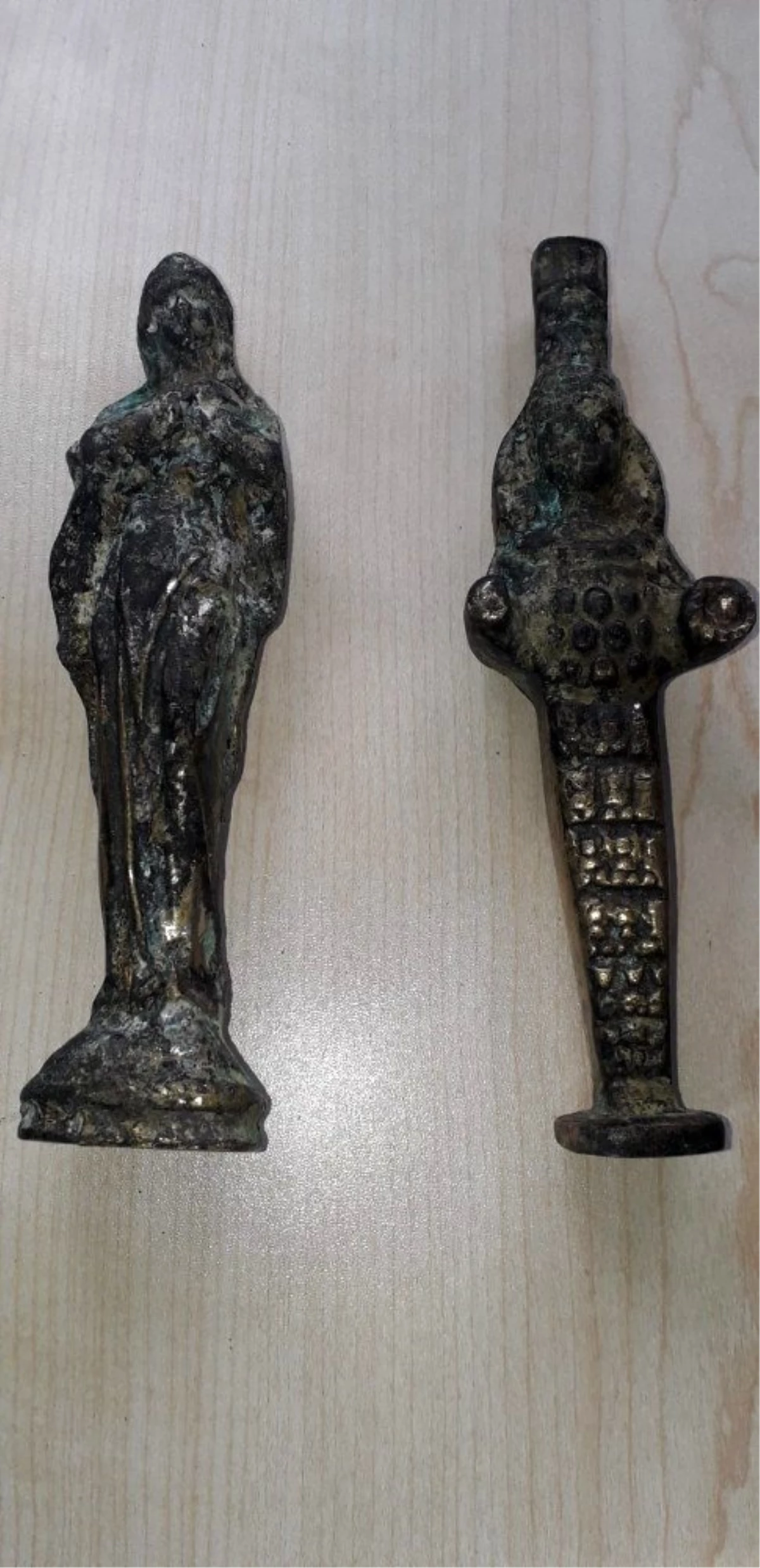 Roma dönemine ait heykelleri satmaya çalmışırken yakalandılar