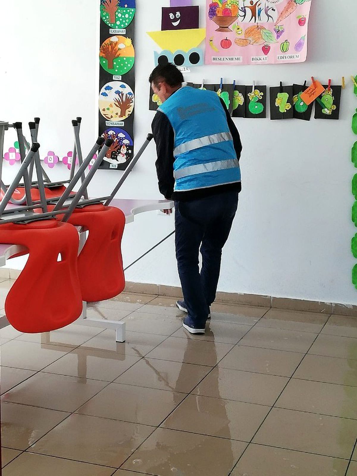 Yükümlülerden okullarda dezenfekte çalışması