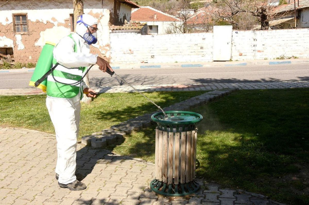 Aliağa\'da hijyen ekipleri virüse karşı kent genelinde dur durak bilmedi