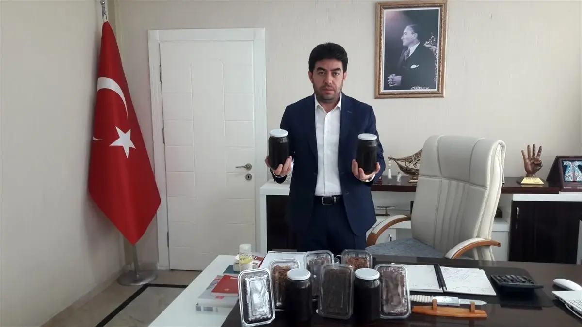 Bakan Selçuk\'un "ilk teneffüs" paylaşımına Delice\'den "üzüm pekmezi" desteği