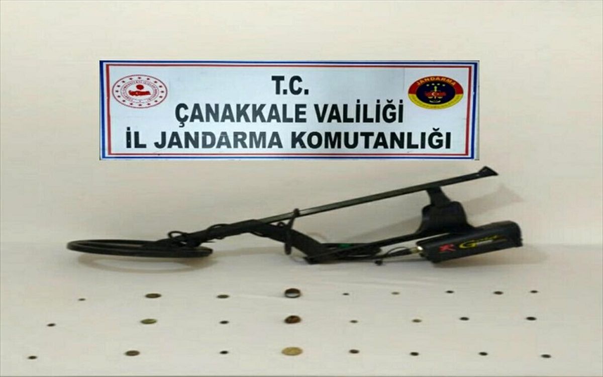 Çanakkale\'de 25 bronz sikke ele geçirildi
