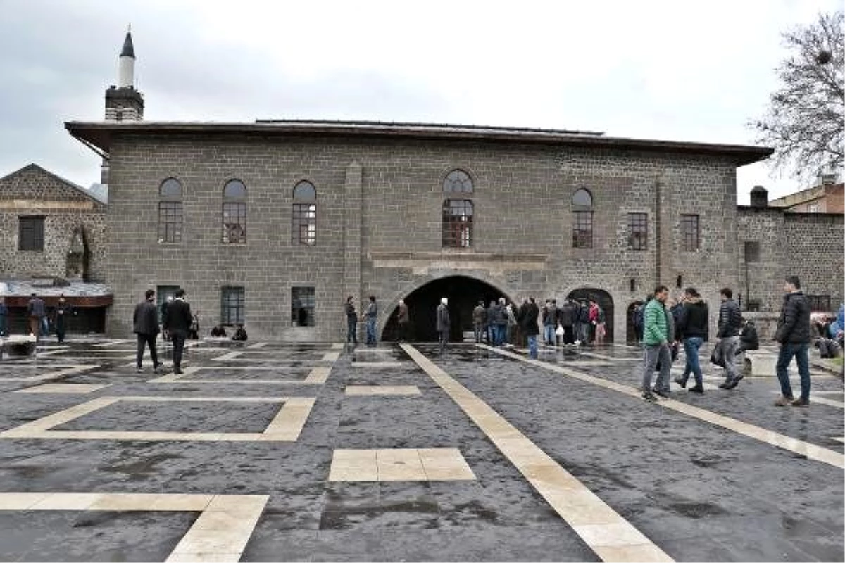 Diyarbakır\'daki camilerde cuma namazı kılınmadı