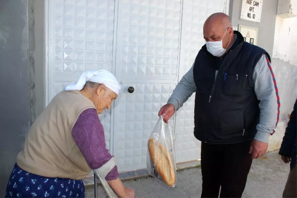 Düğerek\'te yaşlıların evlerine gıda hizmeti