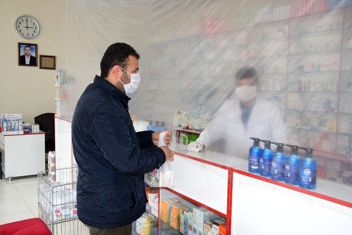 Eczanede ilginç korona virüs önlemi