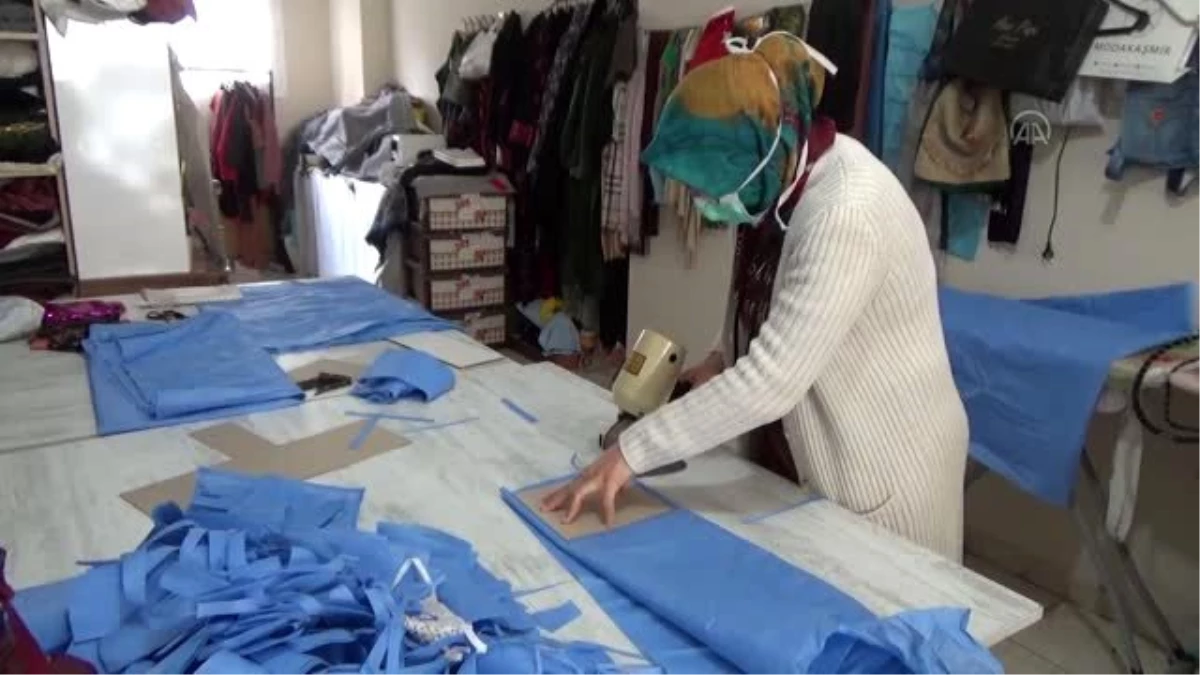 Gönüllü kadınlar maske üretiyor