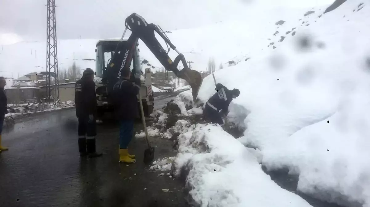 Hakkari\'de yağmur ve atık su kanalları temizlendi