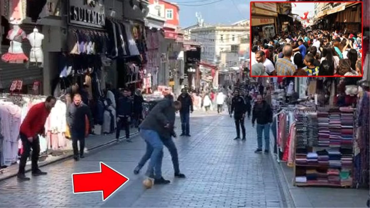 Her gün binlerce kişinin uğradığı yer boş kalınca esnaf sokakta top oynadı