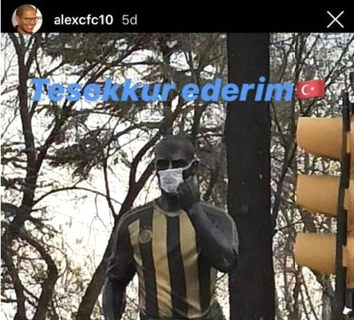 Heykeline maske takılan Alex\'ten teşekkür